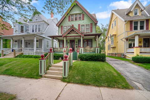 Summit, MILWAUKEE, WI 53211