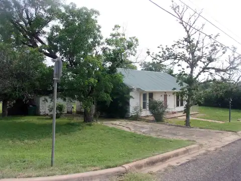Ollie, LLANO, TX 78643