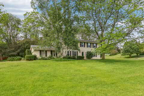 Squire, MUKWONAGO, WI 53149