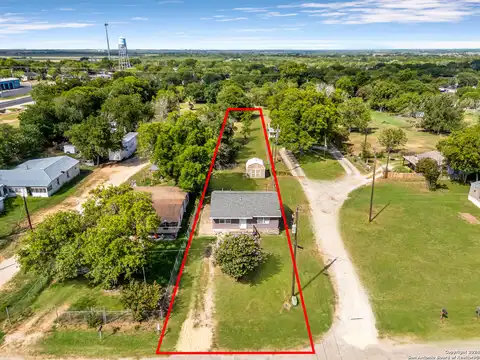 5Th, FLORESVILLE, TX 78114