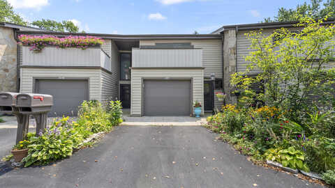 Lake Country, OCONOMOWOC, WI 53066
