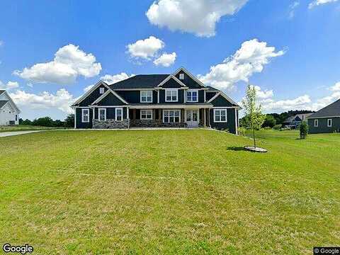 W272N4986 Silver Pheasant Pass, Pewaukee, WI 53072