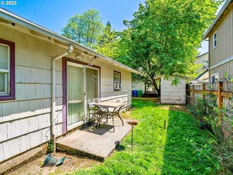 Pine, PORTLAND, OR 97216