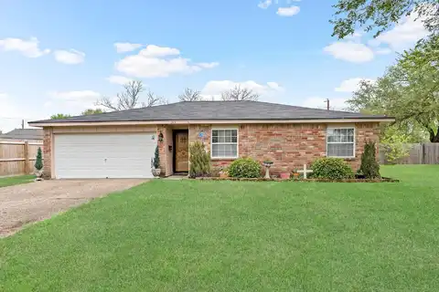 N Clover, Bridge City, TX 77611
