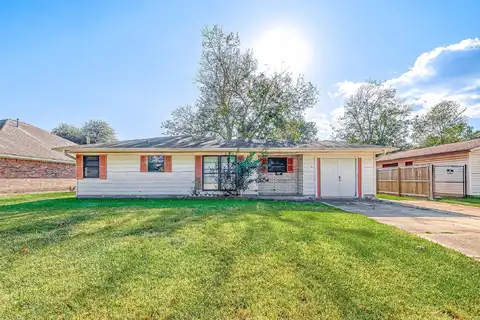 S 4Th 1/2 Street, Nederland, TX 77627