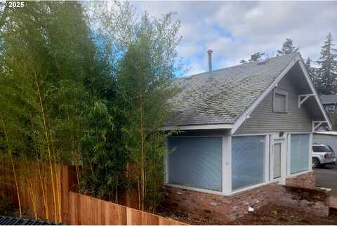 N 9Th St, CottageGrove, OR 97424