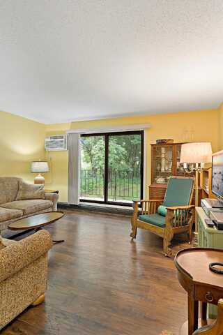 Green Circle Drive, Minnetonka, MN 55343