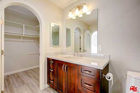 Larwin Avenue, Chatsworth, CA 91311