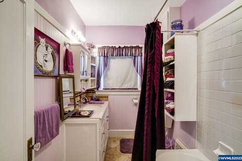 Blossom Dr Ne, Salem, OR 97305