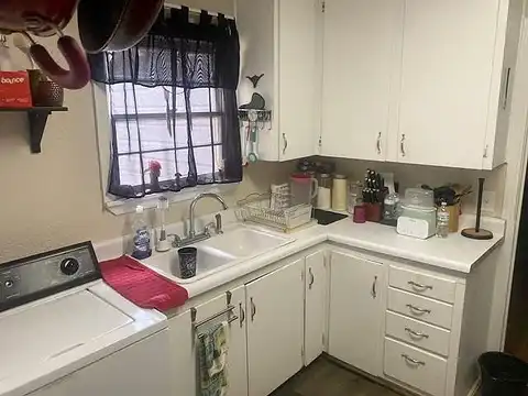 Long Avenue, River Oaks, TX 76114