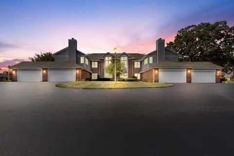 Woodbridge, GREENDALE, WI 53129