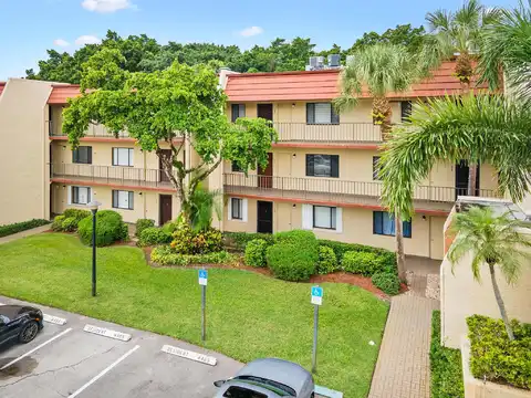Luxemburg Court, Lake Worth, FL 33467