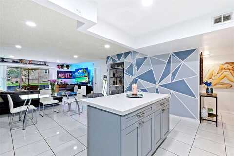 N Pine Island Rd, Sunrise, FL 33351