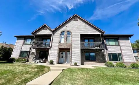 Meadowcreek Drive, Pewaukee, WI 53072