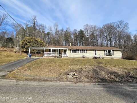 W 8Th Street, Dallas, PA 18612