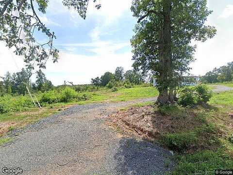 Robin Road, Brookneal, VA 24528