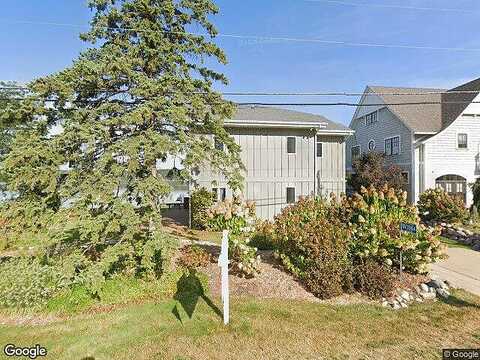 W3964 S Shore Dr, Lake Geneva, WI 53147