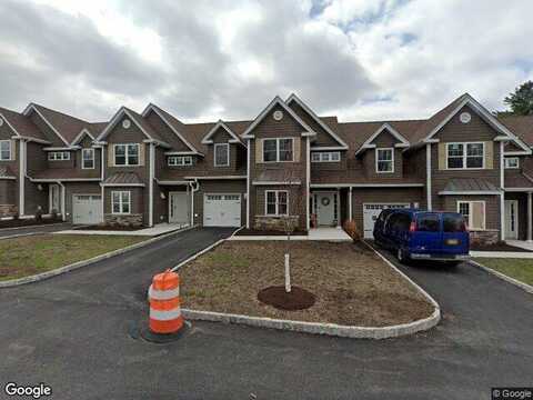Braeburn Path, Matamoras, PA 18336
