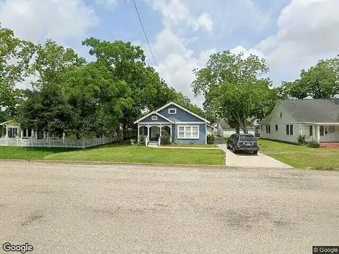 E Hillje Street, El Campo, TX 77437