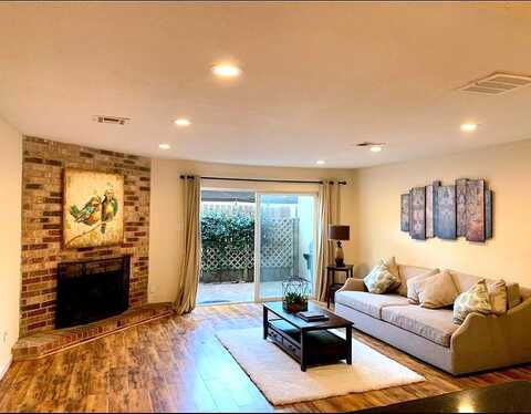 Bering Drive, Houston, TX 77057