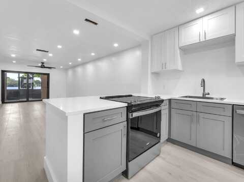 Nw 97Th Ter, Pembroke Pines, FL 33024