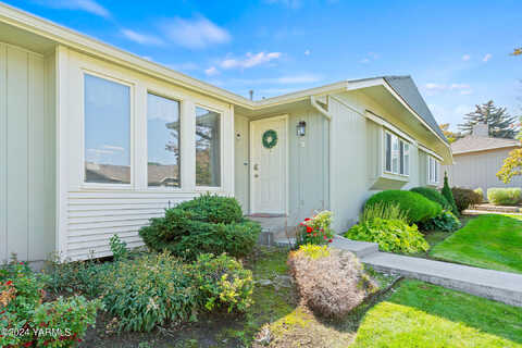 Ponderosa Pl, Yakima, WA 98902