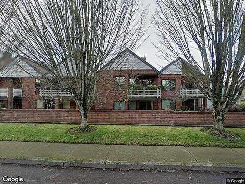 Ne Sacramento St, Portland, OR 97230