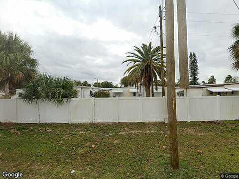 Royal Palm Circle, Largo, FL 33778