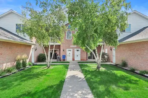 W241N2545 E Parkway Meadow Circle, Pewaukee, WI 53072