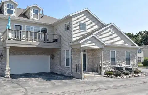 N16W26460 Meadowgrass Circle, Pewaukee, WI 53072