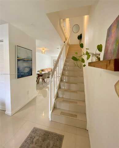 Ne 167Th St, North Miami Beach, FL 33162