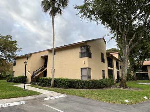Cocoplum Cir, Coconut Creek, FL 33063