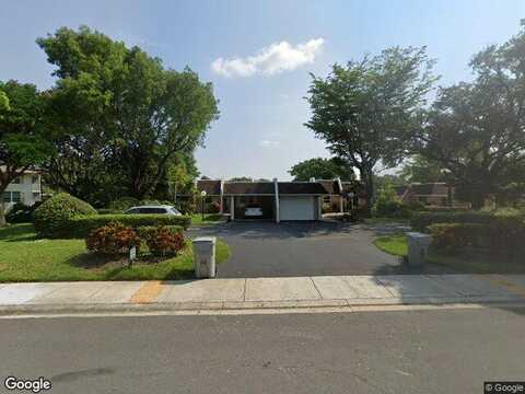 Oaks Clubhouse Dr, Pompano Beach, FL 33069