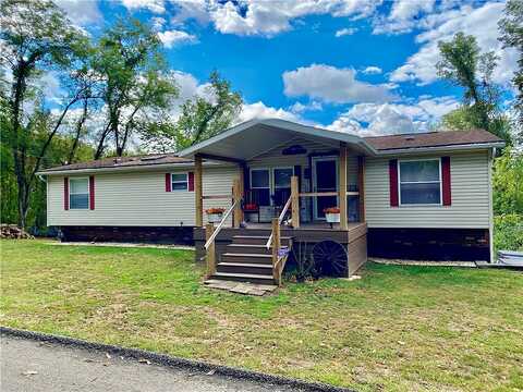 E Cummings Ave, Connellsville, PA 15425