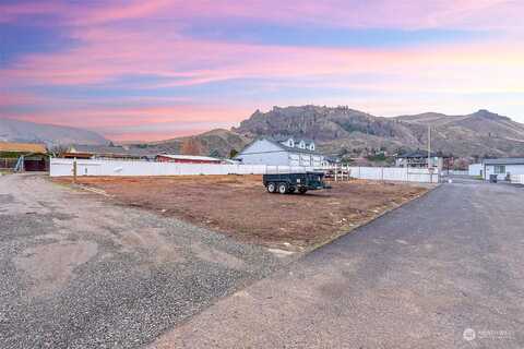 S Miller Street, Wenatchee, WA 98801