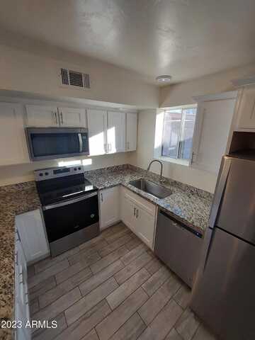 6140 W TOWNLEY Avenue, Glendale, AZ 85302