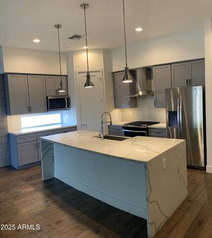 1111 E MISSOURI Avenue, Phoenix, AZ 85014