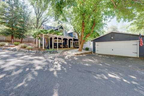 20140 Redwood Dr, Foresthill, CA 95631
