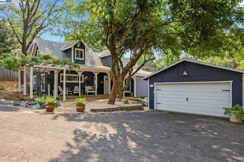 20140 Redwood Dr, Foresthill, CA 95631