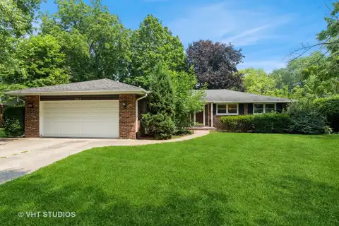 826 Crestfield Avenue, Libertyville, IL 60048