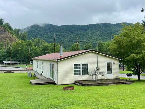 158 CALORIC RD, MULLENS, WV 25882