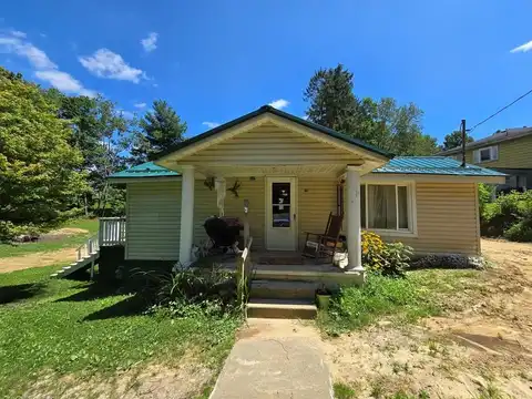 188 Apple Street, CRAB ORCHARD, WV 25827
