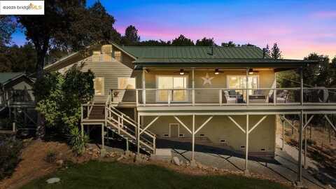 11020 Homestead LN, Penn Valley, CA 95946