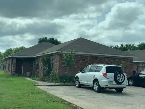 225 S Ash Street, Conway, AR 72034
