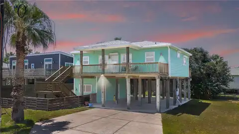 518 E White Avenue, Port Aransas, TX 78373
