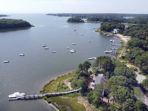 386 Mashpee Neck Road, Mashpee, MA 02649