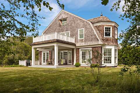 64 Bay Street, Osterville, MA 02655
