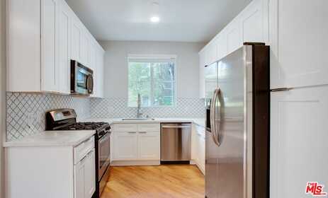 5557 W 6th St, LOS ANGELES, CA 90036