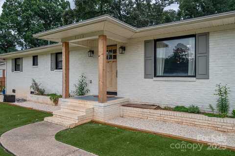 3116 Sunset Road, Charlotte, NC 28216