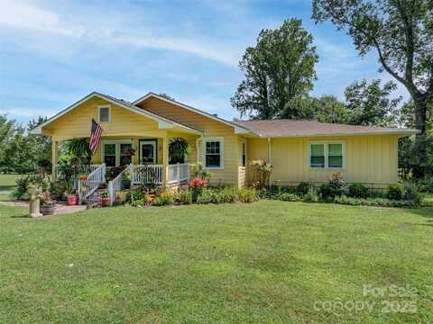 437 Rutledge Drive, Hendersonville, NC 28739